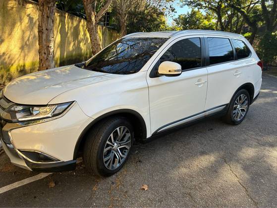 MITSUBISHI OUTLANDER 2.0 COMFORT 16V GASOLINA 4P AUTOMÁTICO MITSUBISHI OUTLANDER 2.0 COMFORT 16V GASOLINA 4P AUTOMÁTICO